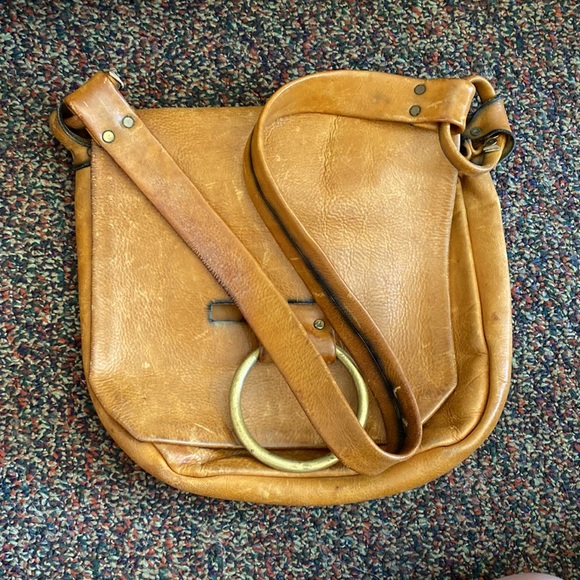 Vintage boho distressed tobacco leather satchel shoulder bag w brass accents - Picture 6 of 6